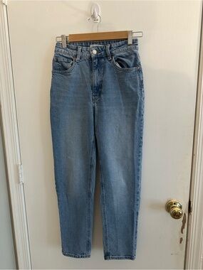 H&M High-Rise Women's Jeans in Light Blue Wash